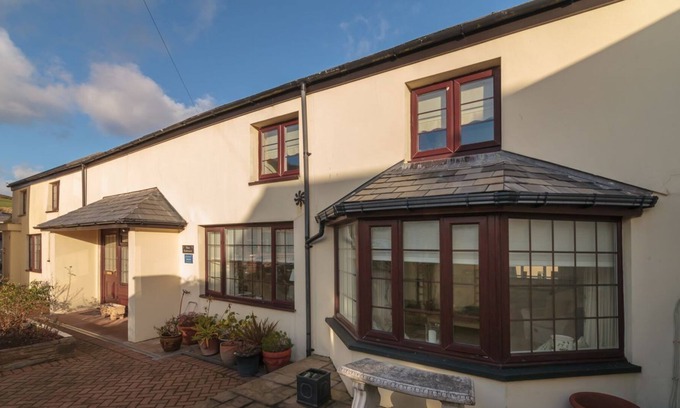 Port Saint Mary Apartment | Thie Fuinnee - sleeps 8