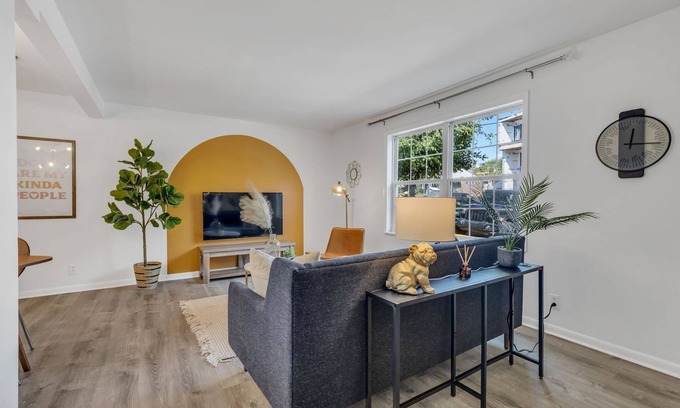 Nashville Apartment | This apartment is a 1 bedroom(s), 1 bathrooms, located in Nashville, TN.