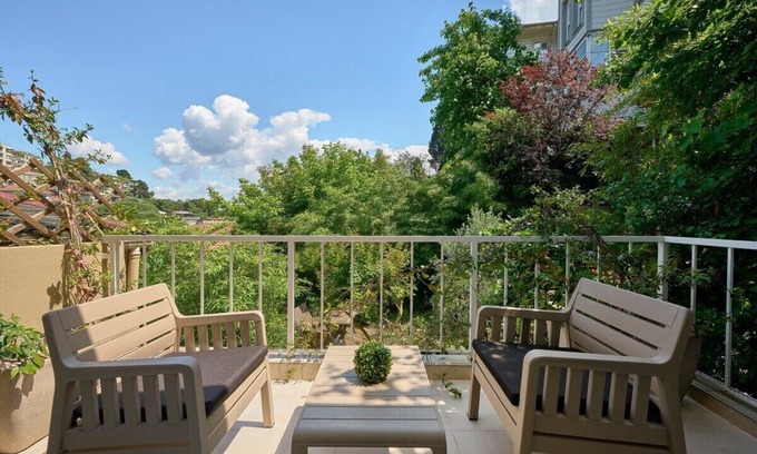 Etiler Apartment | This apartment is a 3 bedroom(s), 2 bathrooms, located in Beşiktaş, İstanbul.