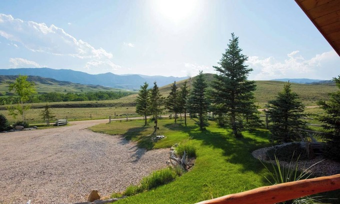Saddlestring Cabin | This cabin is a 2 bedroom(s), 2 bathrooms, located in Buffalo, WY.