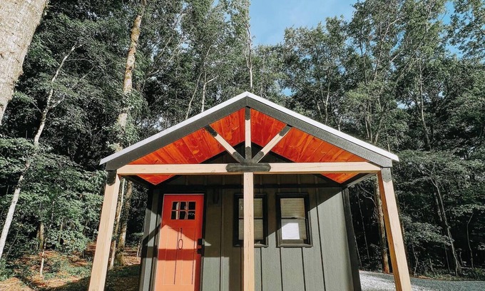 Hartwell RV Rental | This campground is a 0 bedroom(s), 1 bathrooms, located in Hartwell, GA.