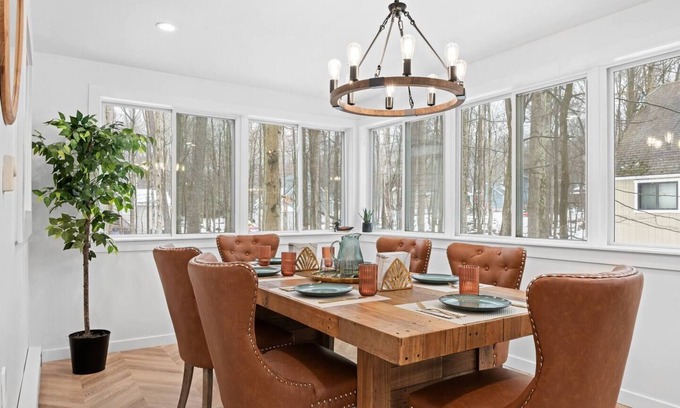 Thornhurst Ski Chalet | This chalet is a 4 bedroom(s), 3 bathrooms, located in Coolbaugh Township, PA.