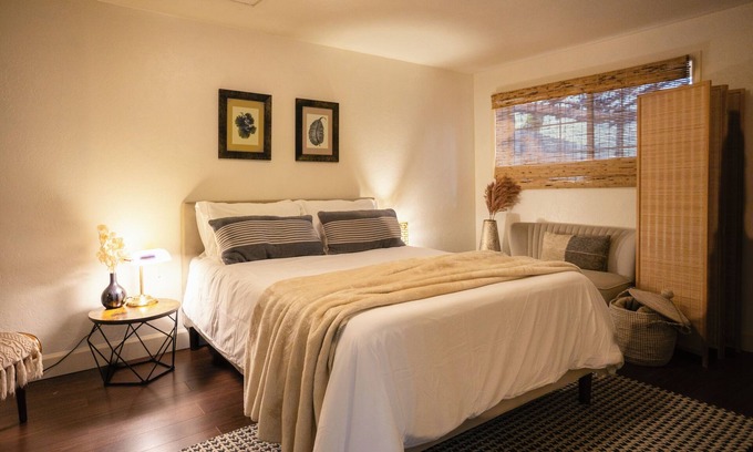 Gold Hill House | This house is a 2 bedroom(s), 1 bathrooms, located in Gold Hill, OR.