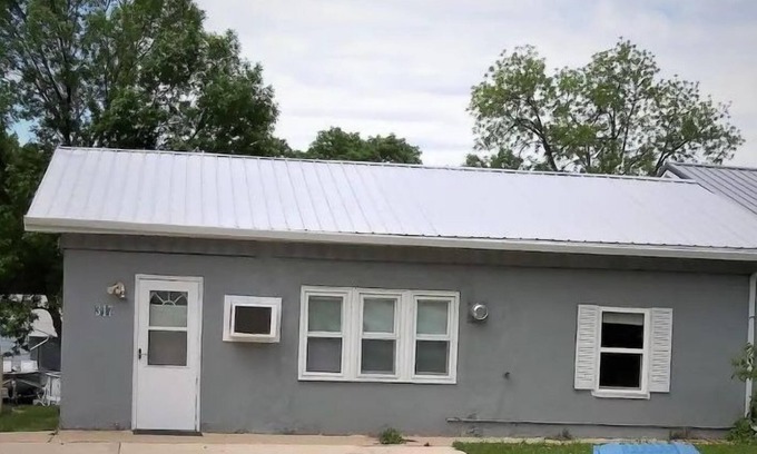 Pierre House | This house is a 2 bedroom(s), 1 bathrooms, located in Filmore, SD.