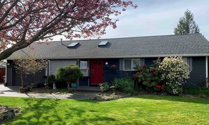 Enumclaw House | This house is a 3 bedroom(s), 1 bathrooms, located in Enumclaw, WA.