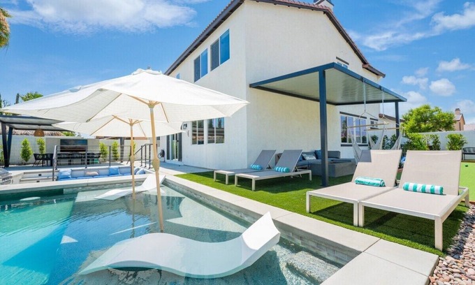 Coachella House | This Newly renovated stunning listing has all you could ask for, and more
