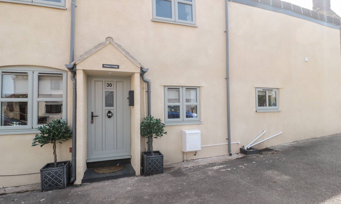 Ozleworth House | THOMAS COTTAGE, pet friendly in Wotton-Under-Edge