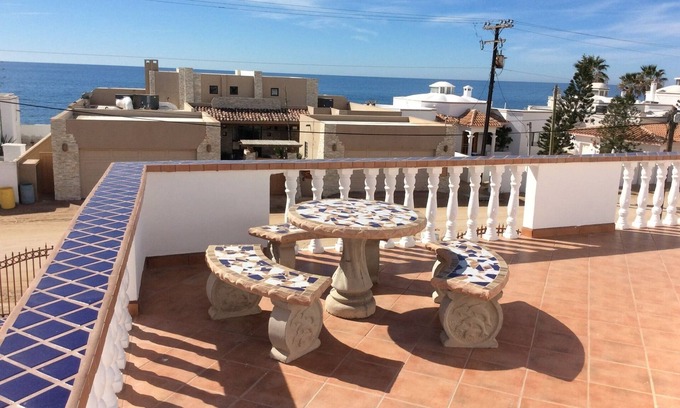 Las Conchas House | Thompson Vacation Home, 1minute walk to the beach, dog friendly