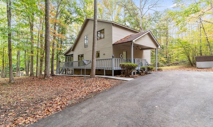 Spotsylvania Cabin | Thornburg Lodge - Lakefront Resort