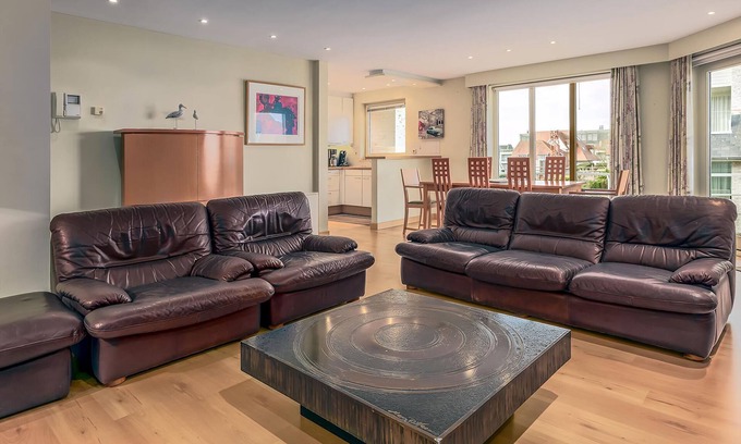 Oostduinkerke-Bad Apartment | Thornhill, 3202 + P*