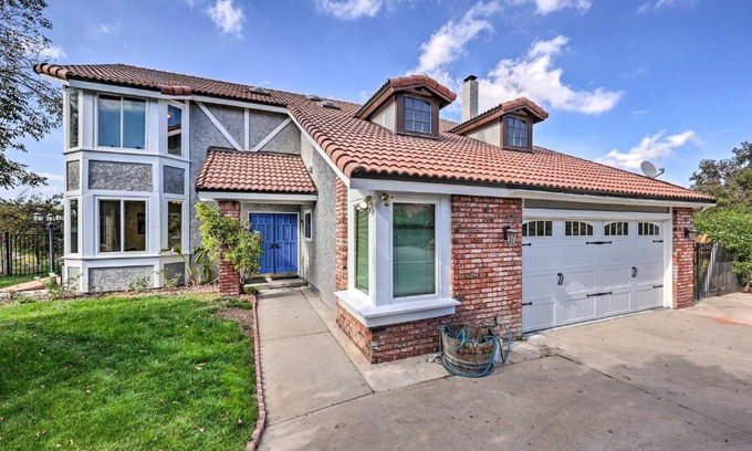 Thousand Oaks House | Thousand Oaks Retreat with Stunning Backyard!