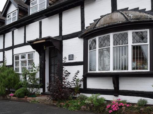 Chaddesley Corbett House | Three Batch Cottages