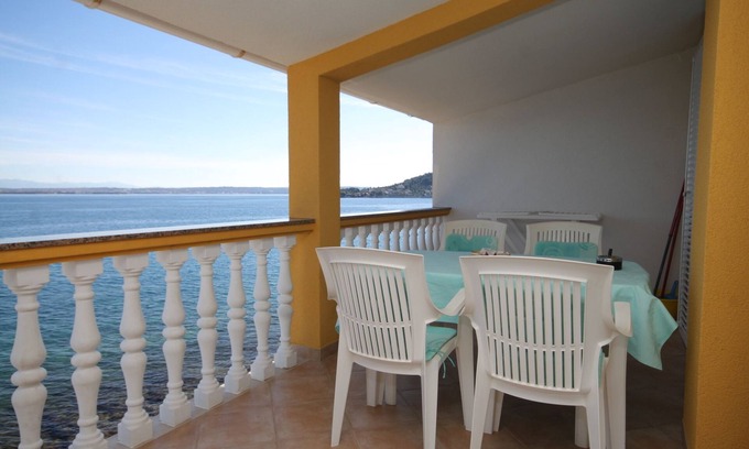 Preko Apartment | Three bedroom apartment near beach Preko, Ugljan (A-8384-c)