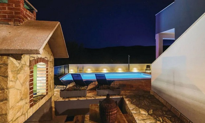 Primorski Dolac House | Three Bedroom Holiday Home