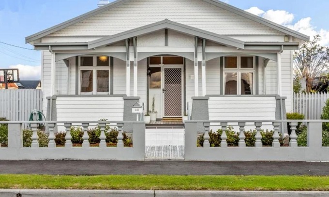 Invermay House | Three Bedrooms Hermay Cottage
