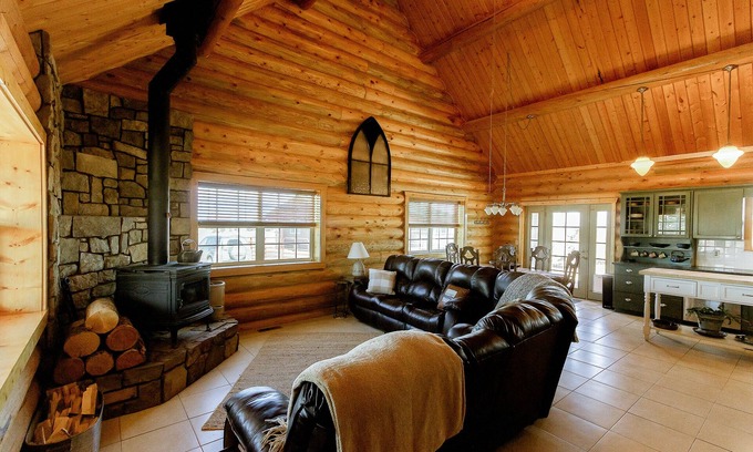 Buffalo Cabin | Three Canyons - Entire Log Home With Mountain View!