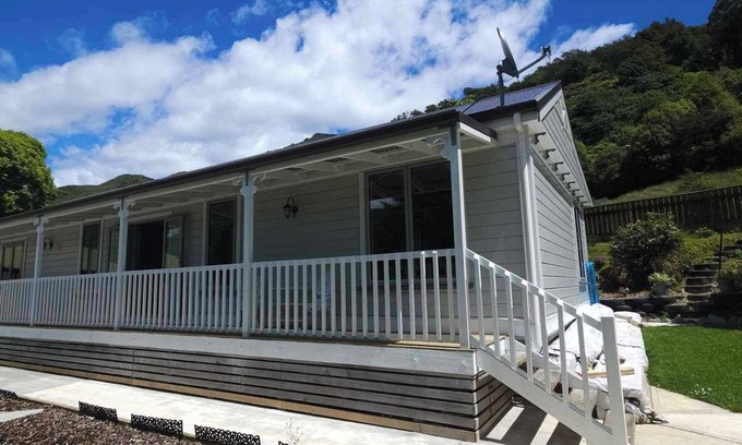 Havelock Cottage | Three D's Cottage! Marlborough Sounds! Short walk to local shops & amenities!