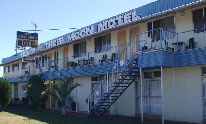 Monto Hotel | Three Moon Motel