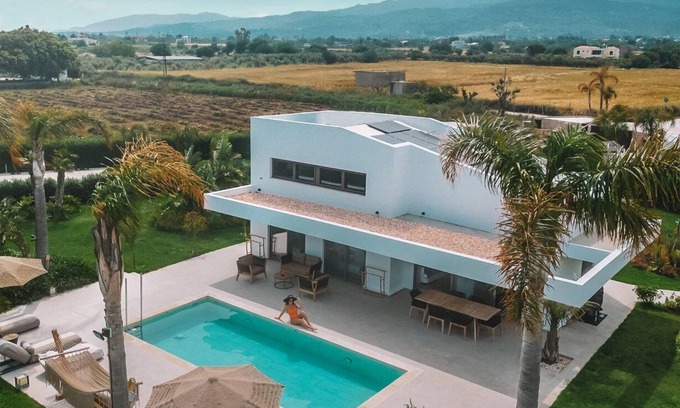 Tingaki Villa | Thrilling Kos Villa | Villa James-Sirius | 3 Bedrooms | Spacious Furnished Sun.
