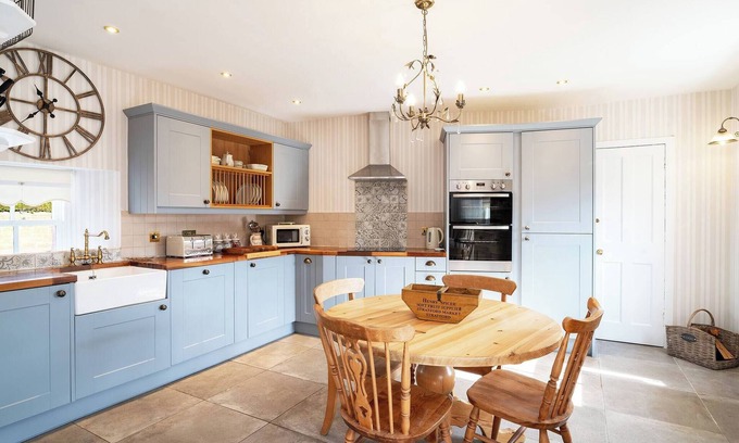 Kirriemuir Cottage | Thrums Cottage - Kirriemuir Central Location