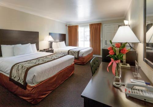 Downtown Hotel | Thunderbird Lodge
