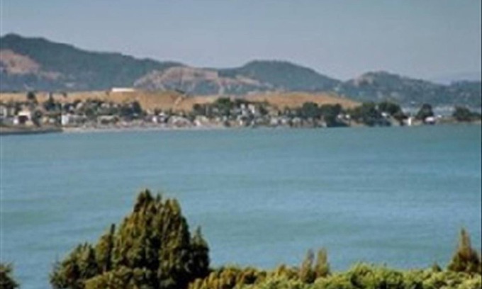 Tiburon House | Tiburon . 4BR. 4BA 4000 Sq. Ft. home on pvt. lane close to SF BAY water views