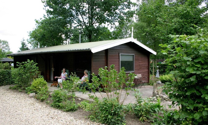 Ootmarsum Ski Chalet | Tidy chalet with a microwave, in the Achterhoek