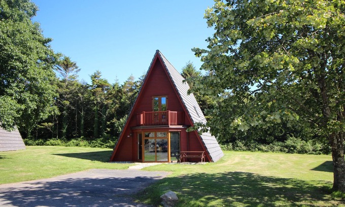 St Wenn Cabin | Timber A frame detached lodge with 3 bedrooms in quiet country park