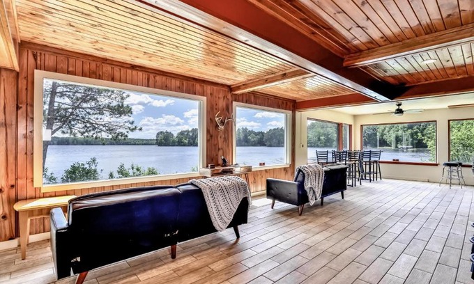 Rhinelander House | Timber Lodge Retreat