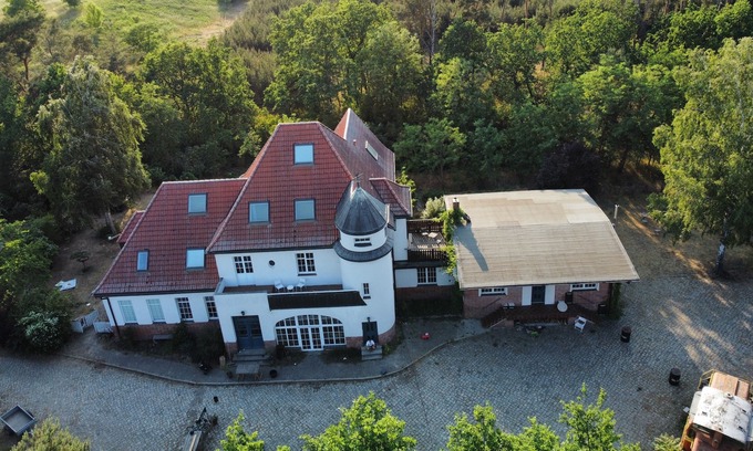 Bornicke House | Time out in a beautiful old train station on the edge of the forest in a large loft