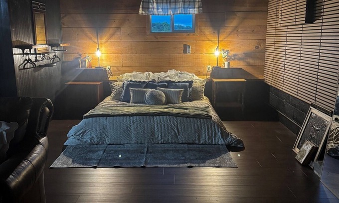 Fort Payne Apartment | Tiny Bear - 1BR 1BA Cabin Escape