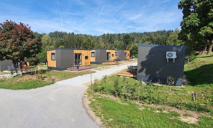 Wildenranna House | Tiny Home 'Ferdl' with Mountain View, Private Garden and Wi-Fi