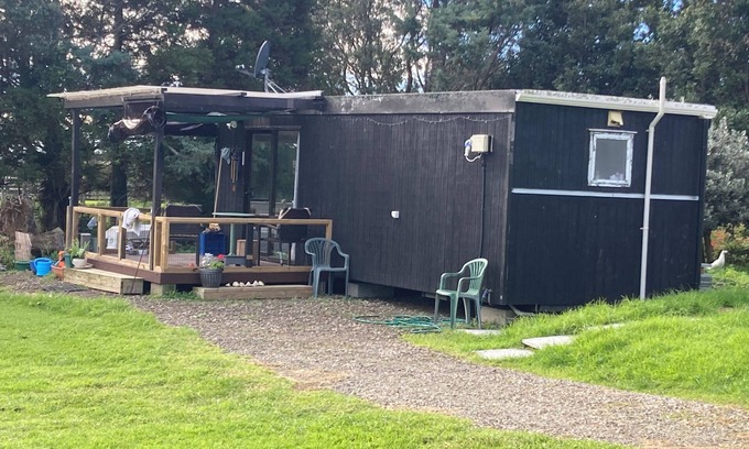 Kaitake House | Tiny Home set in a peaceful, natural avocado orchard close to beach and village.