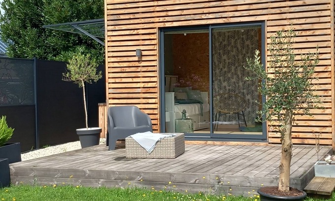 Savigne-lʼEveque Ski Chalet | Tiny House en Bord de Rivière - à 10 min de la Ville du Mans. Animaux Acceptés
