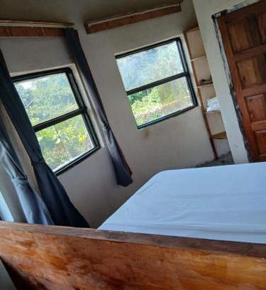 Shimoni Apartment | Tiny house, kitchen downstairs