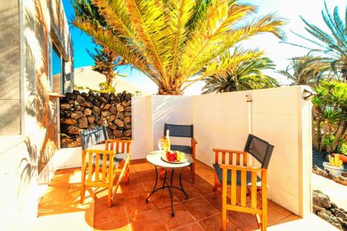 La Asomada Apartment | Tiny House MADORA - sea view - amazing garden - quiet location - Bodegas & hiking trails nearby