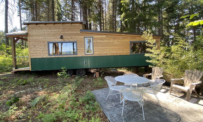 White Salmon House | Tiny house on 6 quiet acres with outdoor nsteam sauna, and views. Pet friendly!