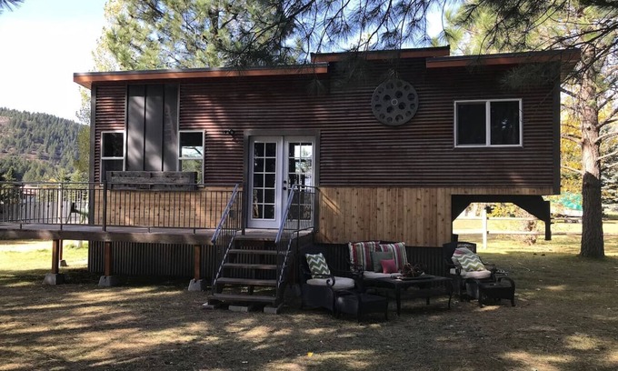 Palisades House | Tiny House -Valley Village