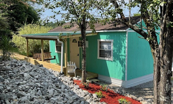 Burkesville House | Tiny house with deck and swing