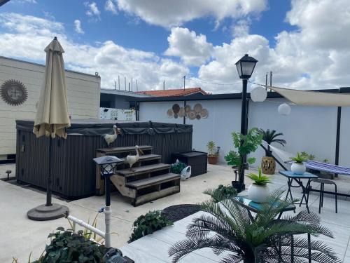 Flagami Bed & Breakfast | Tiny place w private hot jacuzzi 7 min to Miami international airport