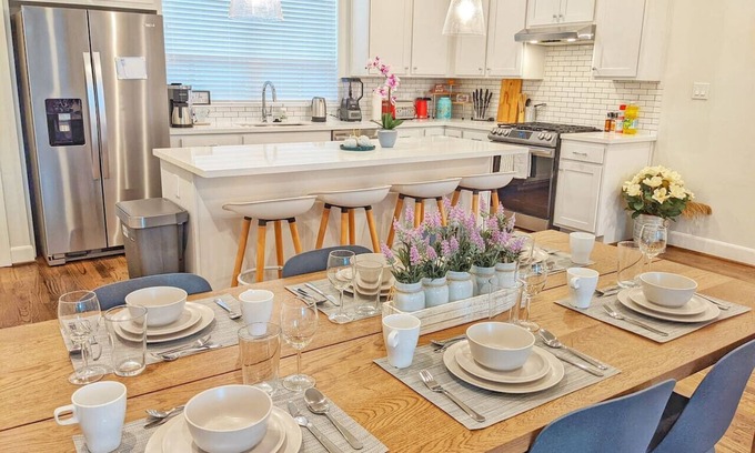 Astrodome House | TMC 3-Story Townhome FREE EV Charge