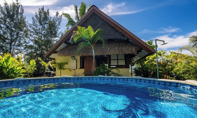 Tahiti House | Toahere Beach House - Beachfront - Pool - Pontoon