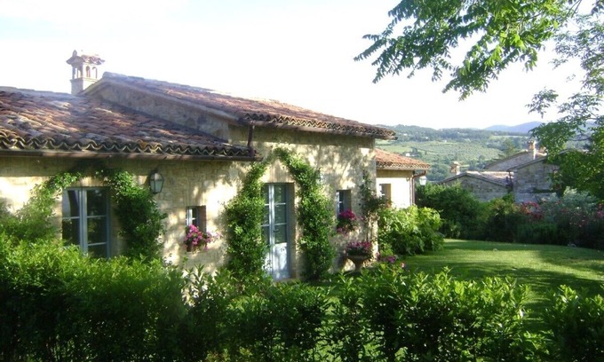 Acqua Loreto Villa | Todi - villa with swimming pool and tennis court