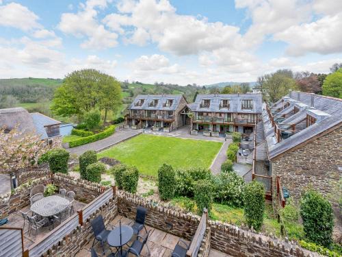 Bugford House | Toffee Apple