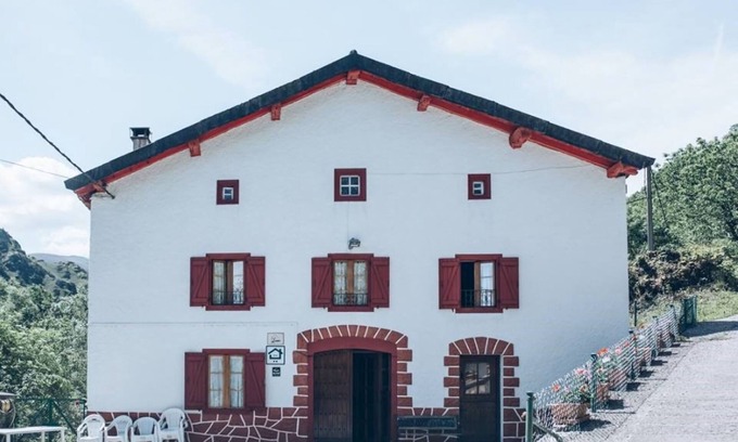 Valcarlos Cottage | Toki-Ona and Navarlaz houses for 35 people