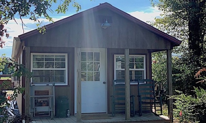 Hamersville Cabin | Tom & Jerri's Rustic Cabin located on the lake