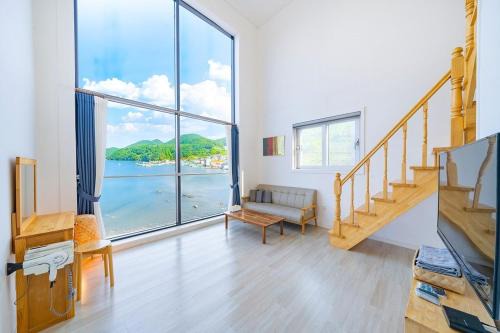 Tongyeong House | Tongyeong By the Sea Spa Pension