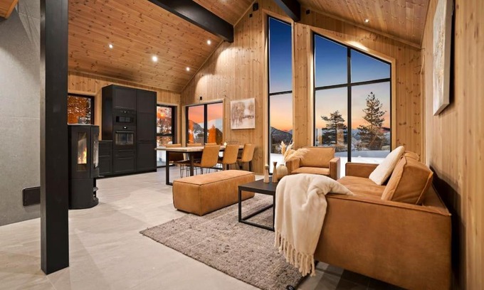 Stryn House | Tonningssætra Mountain Lodge