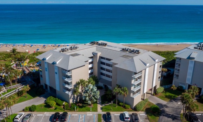 Stuart House | Top Floor - Corner Unit Ocean Front