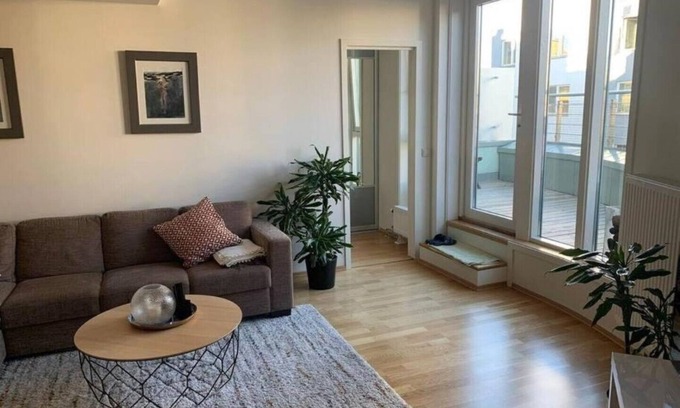 Majorstua Apartment | Top Floor With Balcony - Super Central - 5 pax